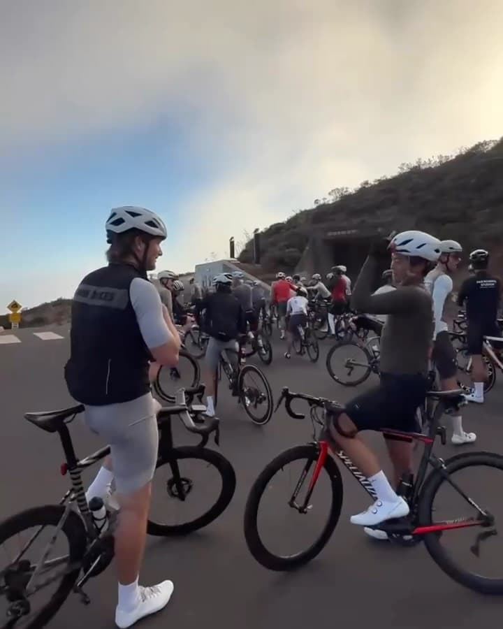 How a Sunset Ride Builds Community Around Cycling — media 4 of 5